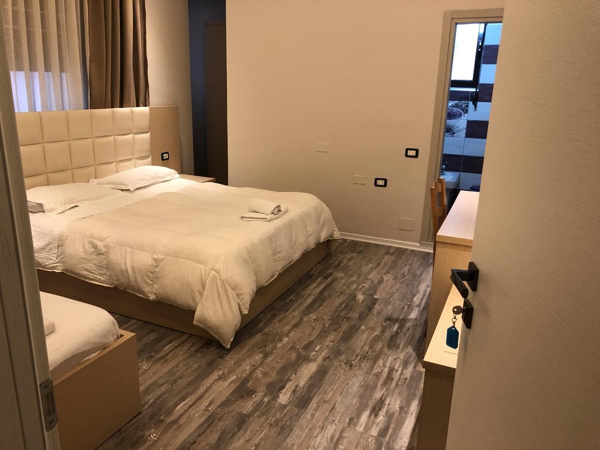 Hotel Lungomare Vlorë Exteriör bild